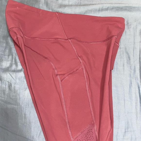 Lululemon Light Pink Crop Leggings with Pockets - Picture 3 of 5